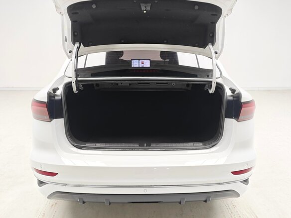 2023 Geely Emgrand II, серебристый, 920000 рублей - вид 10