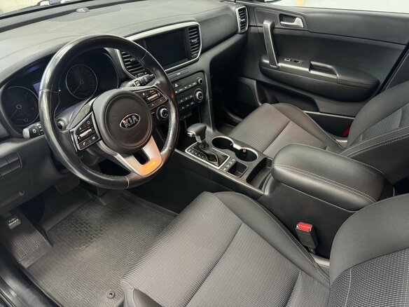 2020 Kia Sportage IV Рестайлинг, чёрный, 2390000 рублей - вид 9