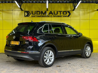 2017 Volkswagen Tiguan II, чёрный, 2299000 рублей, вид 5