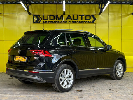 2017 Volkswagen Tiguan II, чёрный, 2399000 рублей, вид 5
