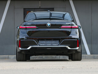 2024 BMW 7 серии 740i xDrive VII (G70), чёрный, 12800000 рублей, вид 5