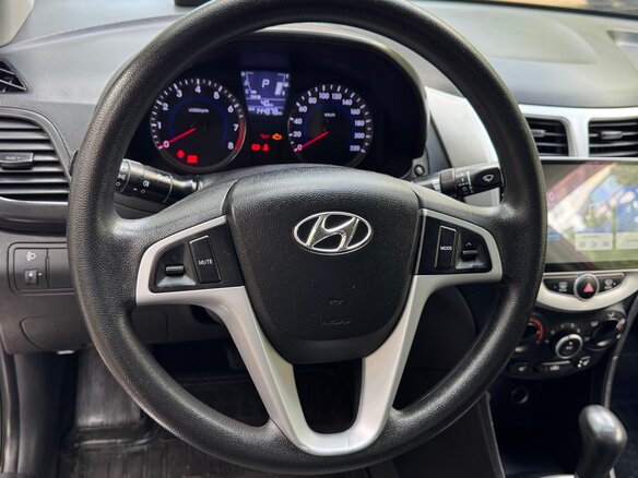 2012 Hyundai Solaris I, красный, 790000 рублей - вид 8
