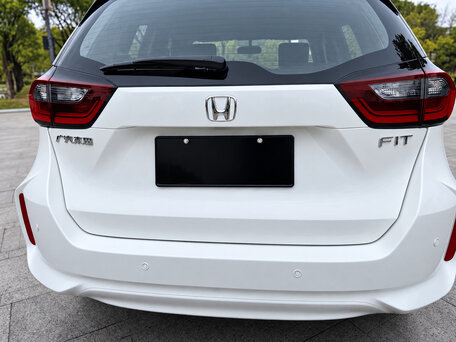 2023 Honda Fit IV Рестайлинг, белый, 1376000 рублей, вид 5