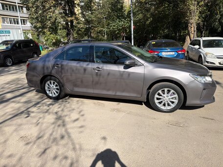 2016 Toyota Camry VII (XV50) Рестайлинг, серый, 2250000 рублей, вид 4