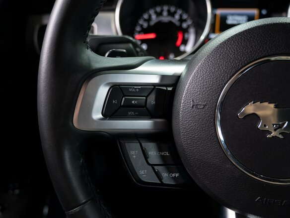2018 Ford Mustang VI Рестайлинг, чёрный, 3449000 рублей - вид 21
