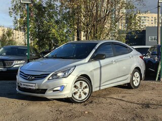 2016 Hyundai Solaris I Рестайлинг, серебристый, 629000 рублей, вид 1