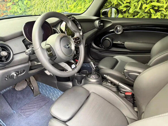 2023 Mini Hatch Cooper III (F55/F56) Рестайлинг 2, синий, 2340275 рублей - вид 7