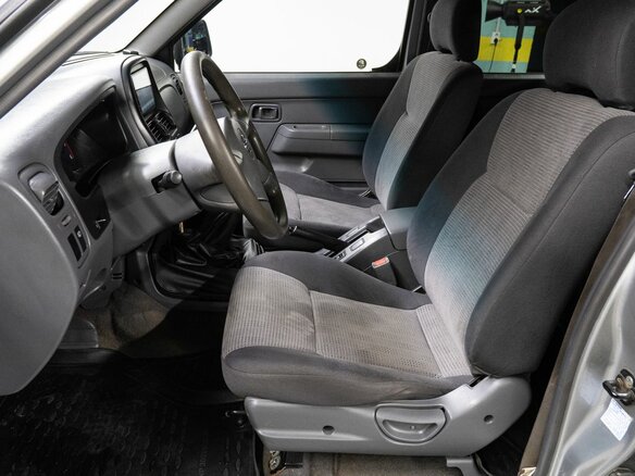 2010 Nissan NP300, серебристый, 1040000 рублей - вид 11