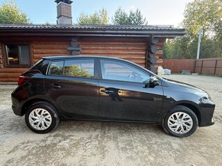 2021 Toyota Vios III Рестайлинг, чёрный, 1700000 рублей, вид 2