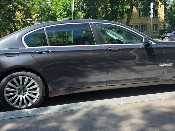 2013 BMW 7 серии Long 750Li xDrive V (F01/F02/F04) Рестайлинг, чёрный, 1400000 рублей - вид 2