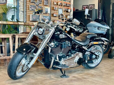 2025 Harley-Davidson Fat Boy, чёрный, 3300000 рублей, вид 3
