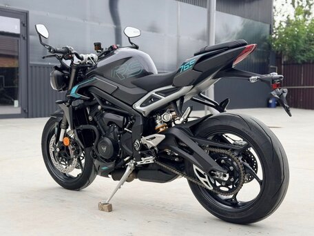 2026 Triumph Street Triple, серый, 1570000 рублей, вид 5