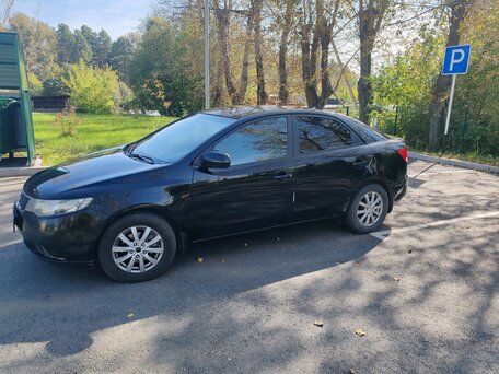 2010 Kia Cerato 6-speed II, чёрный, 650000 рублей, вид 3