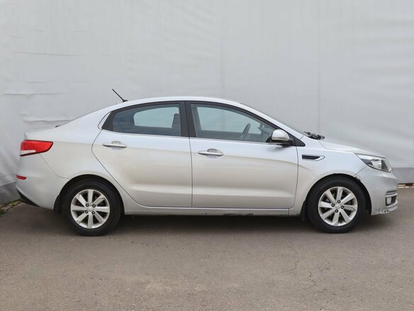 2015 Kia Rio III Рестайлинг, серебристый - вид 6