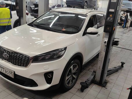 2019 Kia Sorento III Prime Рестайлинг, белый, 3050000 рублей, вид 1