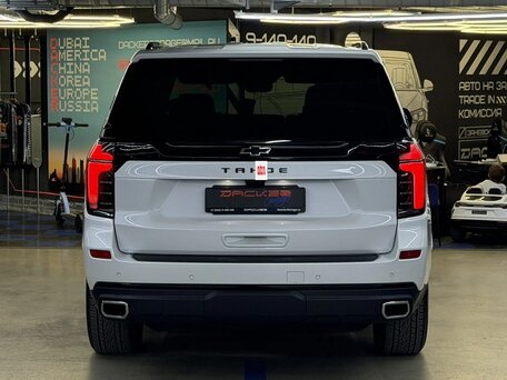 2025 Chevrolet Tahoe V Рестайлинг, белый, 12550000 рублей, вид 4