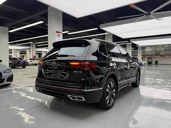 2022 Volkswagen Tiguan II Рестайлинг, чёрный, 2550111 рублей - вид 3