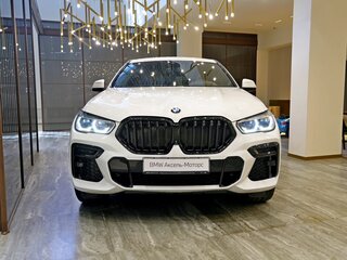 2022 BMW X6 40i III (G06), белый, 7964000 рублей, вид 2