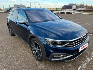 2020 Volkswagen Passat Alltrack B8 Рестайлинг, синий, 3500000 рублей, вид 1