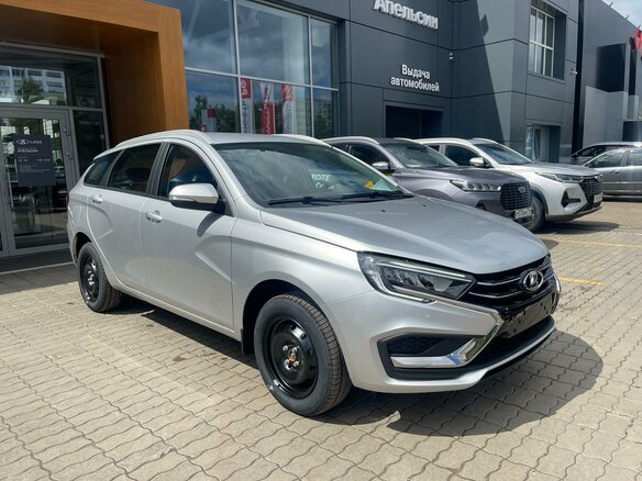 2026 Lada (ВАЗ) Vesta SW I Рестайлинг (NG), серебристый, 1885000 рублей - вид 2