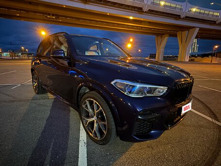 2021 BMW X5 40i IV (G05/G18), синий, 6790000 рублей, вид 3
