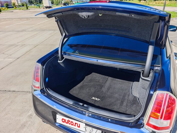 2012 Chrysler 300C II, синий, 1380000 рублей - вид 25