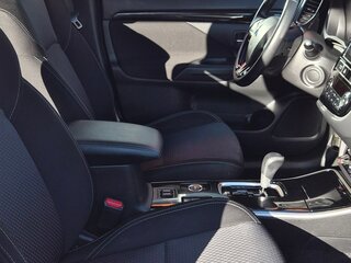 2019 Mitsubishi Outlander III Рестайлинг 3, белый, 2390000 рублей, вид 5