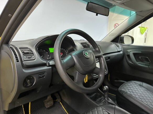 2011 Skoda Fabia II Рестайлинг, жёлтый, 670000 рублей - вид 12