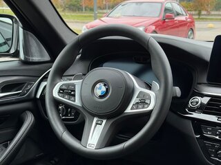 2020 BMW 5 серии 540i xDrive VII (G30/G31/G38) Рестайлинг, белый, 7500000 рублей, вид 3