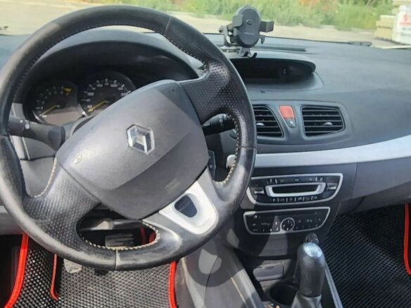 2010 Renault Fluence I, бежевый, 420000 рублей - вид 3