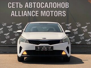 2021 Kia Rio IV Рестайлинг, белый, 1140000 рублей, вид 2