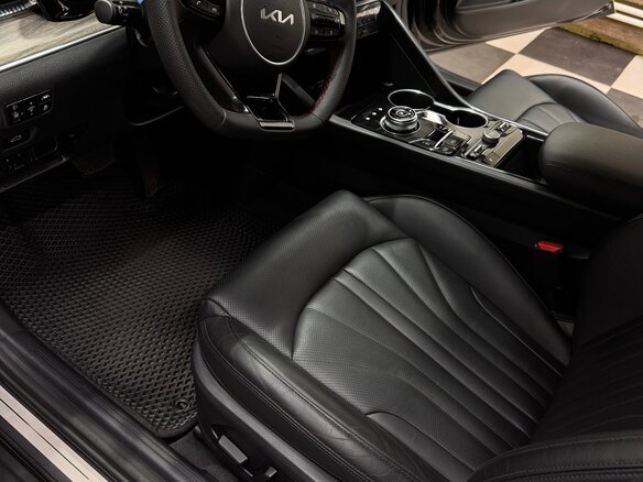 2022 Kia K5 III, чёрный, 2650000 рублей - вид 2