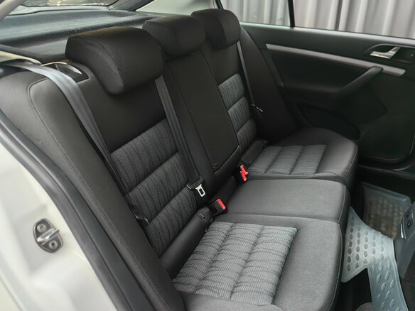 2011 Skoda Octavia II (A5) Рестайлинг, белый - вид 7
