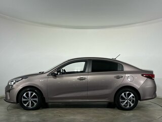 2021 Kia Rio IV Рестайлинг, коричневый, 1649000 рублей, вид 2