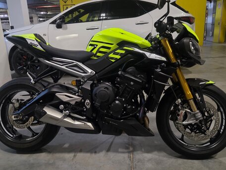 2023 Triumph Street Triple, жёлтый, 1420000 рублей, вид 3