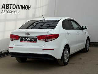 2015 Kia Rio III Рестайлинг, белый, 730000 рублей, вид 5