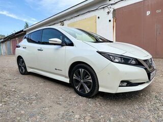 2017 Nissan Leaf II (ZE1), белый, 1650000 рублей, вид 3