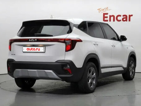 2023 Kia Seltos I Рестайлинг, белый, 1630000 рублей, вид 3