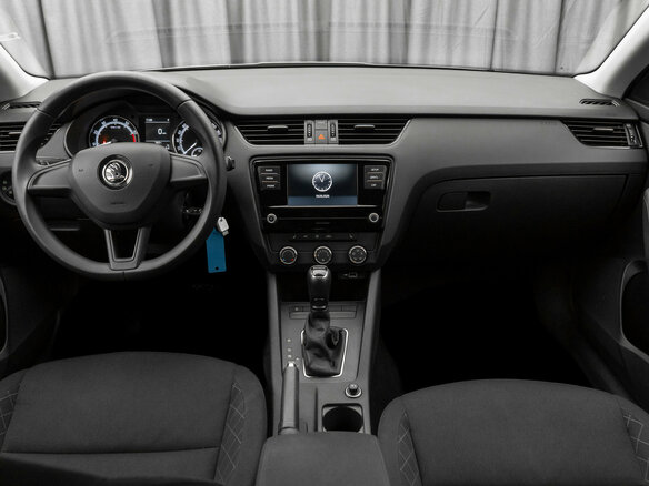 2019 Skoda Octavia III (A7) Рестайлинг, белый, 1525000 рублей - вид 7