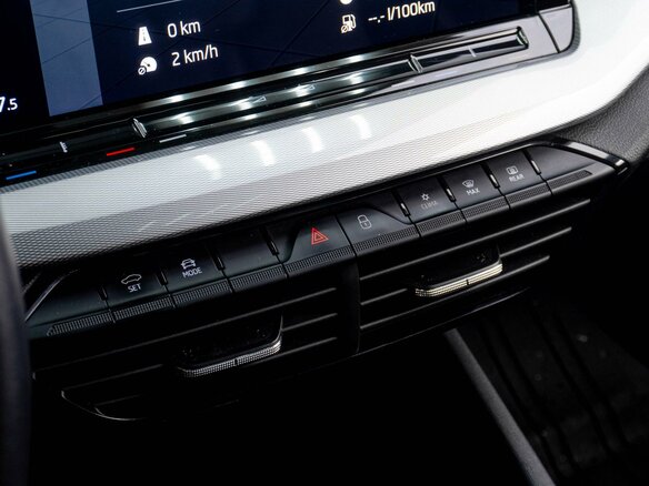 2022 Skoda Octavia IV (A8), белый, 2329000 рублей - вид 16