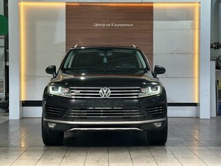 2016 Volkswagen Touareg II Рестайлинг, чёрный, 2499990 рублей, вид 2