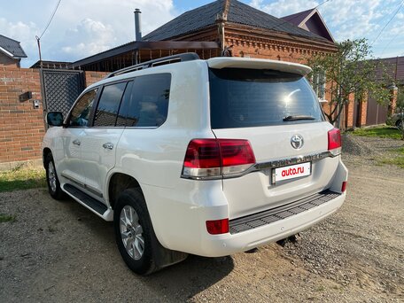 2015 Toyota Land Cruiser 200 Series Рестайлинг 2, белый, 5200000 рублей, вид 4