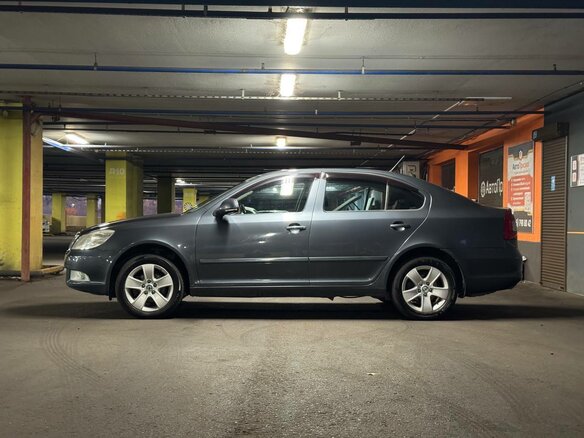 2012 Skoda Octavia II (A5) Рестайлинг, серый, 1000000 рублей - вид 3