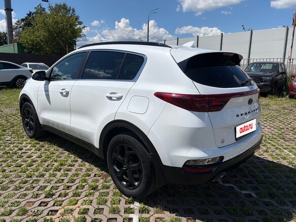 2021 Kia Sportage IV Рестайлинг, белый, 2490000 рублей - вид 6