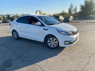 2016 Kia Rio III Рестайлинг, белый, 1050000 рублей, вид 1