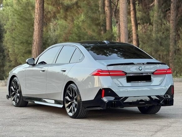 2024 BMW 5 серии 520i VIII (G60/G61/G68), серый - вид 3