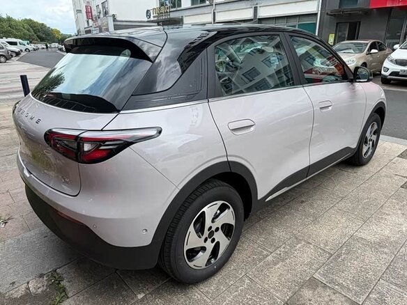 2026 Geely EX2, серый, 1830750 рублей - вид 3