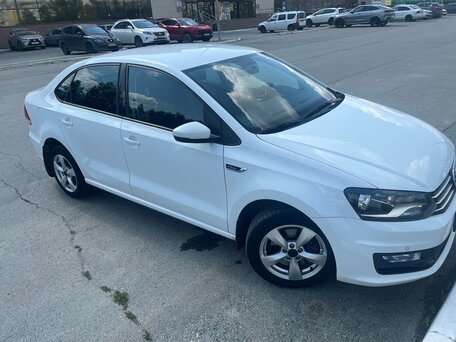 2018 Volkswagen Polo V Рестайлинг, белый, 1445000 рублей, вид 3