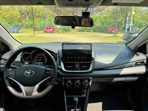 2022 Toyota Yaris IV, белый, 950000 рублей - вид 13