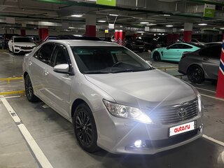 2013 Toyota Camry VII (XV50), серебристый, 1650000 рублей, вид 1